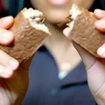 Duda Pimenta Instagram - Estão sabendo da novidade? 🌰 Se assim como eu vc também ama bolinho Ana Maria e também ama creme de avelã, só quero dizer que nossa hora finalmente chegou! Esse mega lançamento do bolinho Ana Maria Creme de Avelã tá mexendo comigo e assim.. é simplesmente irresistível gente, não é só um recheio, é O RECHEIO, turbinado e delicioso, como vc nunca viu antes. E para fechar com chave de ouro, ainda está rolando uma oficina com a chef Cecília Padilha com dicas incríveis de como decorar o bolinho Ana Maria creme de avelã, então fica ligadinho e me contem o que acharam pq eu vou querer saber tudooo!