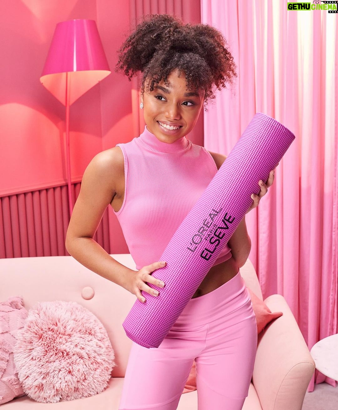 Duda Pimenta Instagram - Para 2024 eu quero brilhar, e os astros me disseram que esse é o ano do brilho ultragloss. Me inspirei nesse mood para já começar o ano com tudo!! gostaram? #Lorealparis #lorealparisHairCare @lorealparis #Elseve #publi