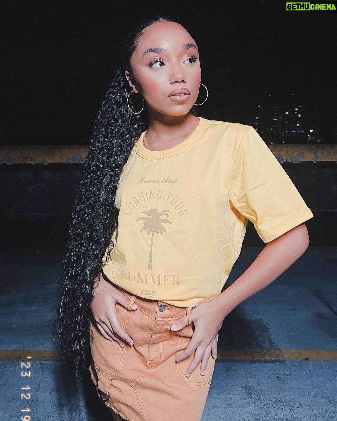 Duda Pimenta Instagram - 2023 tá chegando ao fim e se tem uma coisa que eu fiz muito esse ano foi arrasar com os looks incríveis da @oficialclc 🩷🔥 e como 2024 já tá batendo na porta, a coleção Verão24 da CLC já está disponível e entregando tudo: estilo, conforto e as melhores refs! com ctz tem um look que vc vai amar para as festas de fim de ano ou para presentear quem vc ama. só vem que é sucesso! visite o perfil @oficialclc , o site oficial ou uma das diversas lojas pelo brasil! tem link nos stories