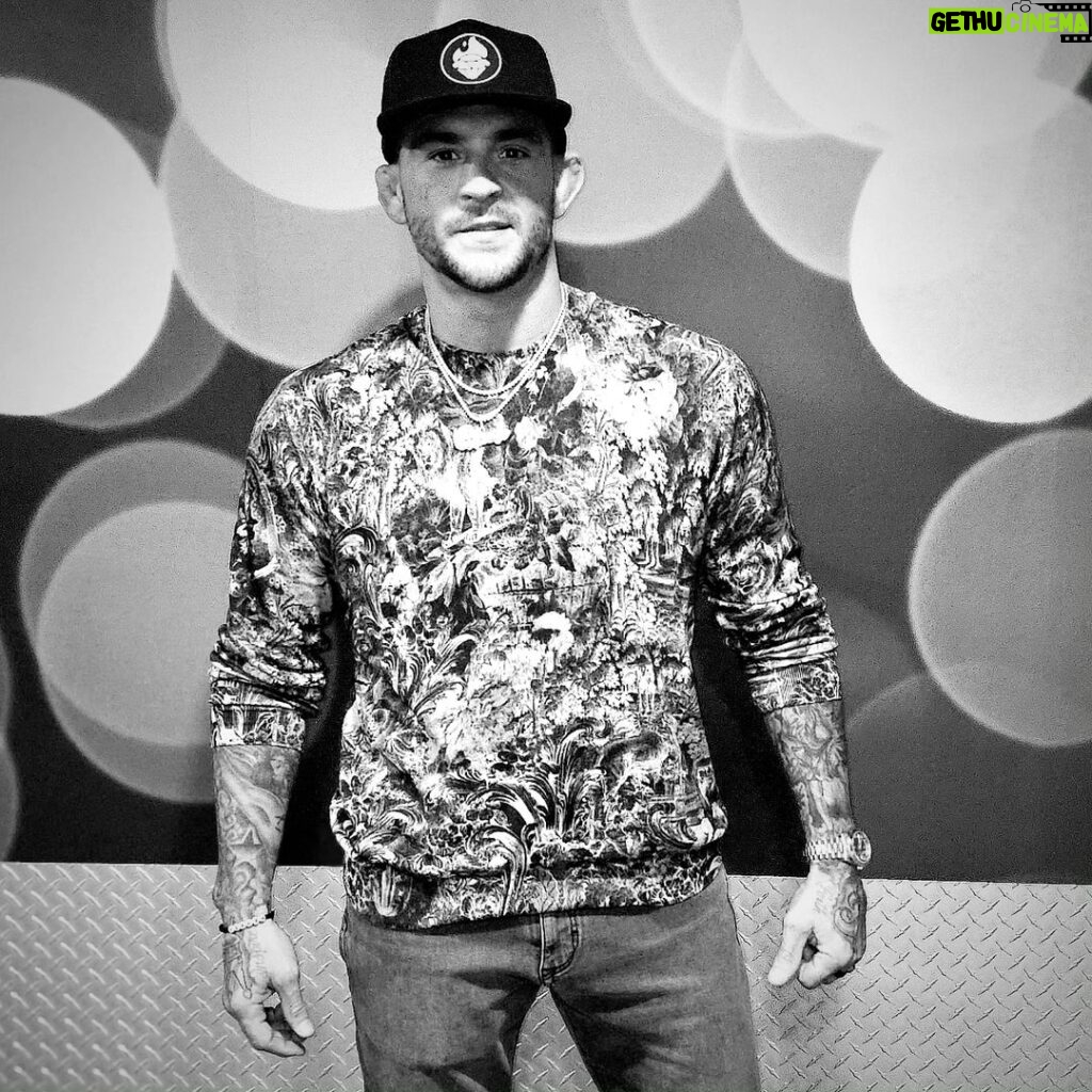 Dustin Poirier Instagram - Had a great time in NYC! Got to catch up with Bam Bam! Fights were great, and the fans were great! I appreciate you all! SALUTE 🫡 🧵- @robertgrahamnyc #ufc295 New York City