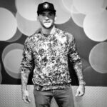 Dustin Poirier Instagram - Had a great time in NYC! Got to catch up with Bam Bam! Fights were great, and the fans were great! I appreciate you all! SALUTE 🫡 🧵- @robertgrahamnyc #ufc295 New York City