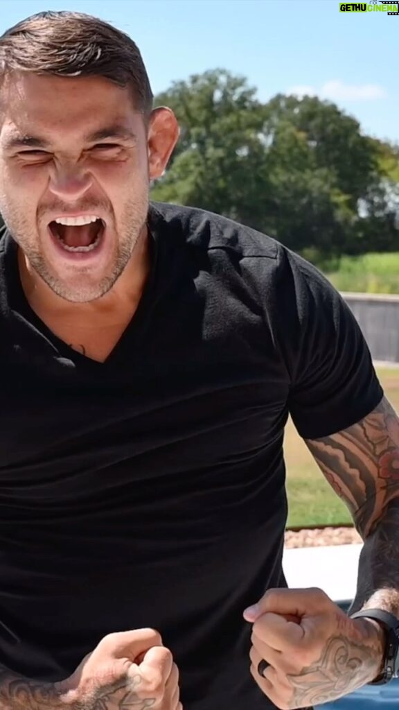 Dustin Poirier Instagram - My life, my journey, my tech. 🥊 📱#TeamGalaxy . Loving the Galaxy Z Flip5’s huge Flex Window these days since I can do my thing without needing to open my phone, and also my #GalaxyWatch6 that is basically a remote control for the camera. @samsungmobileusa #SamsungPartner #GalaxyZFlip5 #withGalaxy