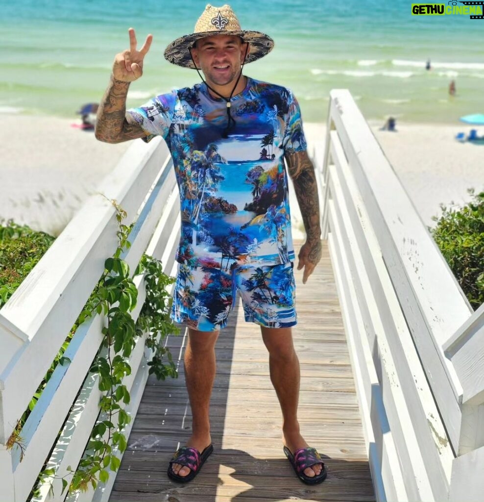 Dustin Poirier Instagram - Taking it 1 day at a time. Life is good, so much to be thankful for. I love you all.. I'm searching for clarity @robertgrahamnyc #PaidInFull #ElDiamante Seacrest, Florida