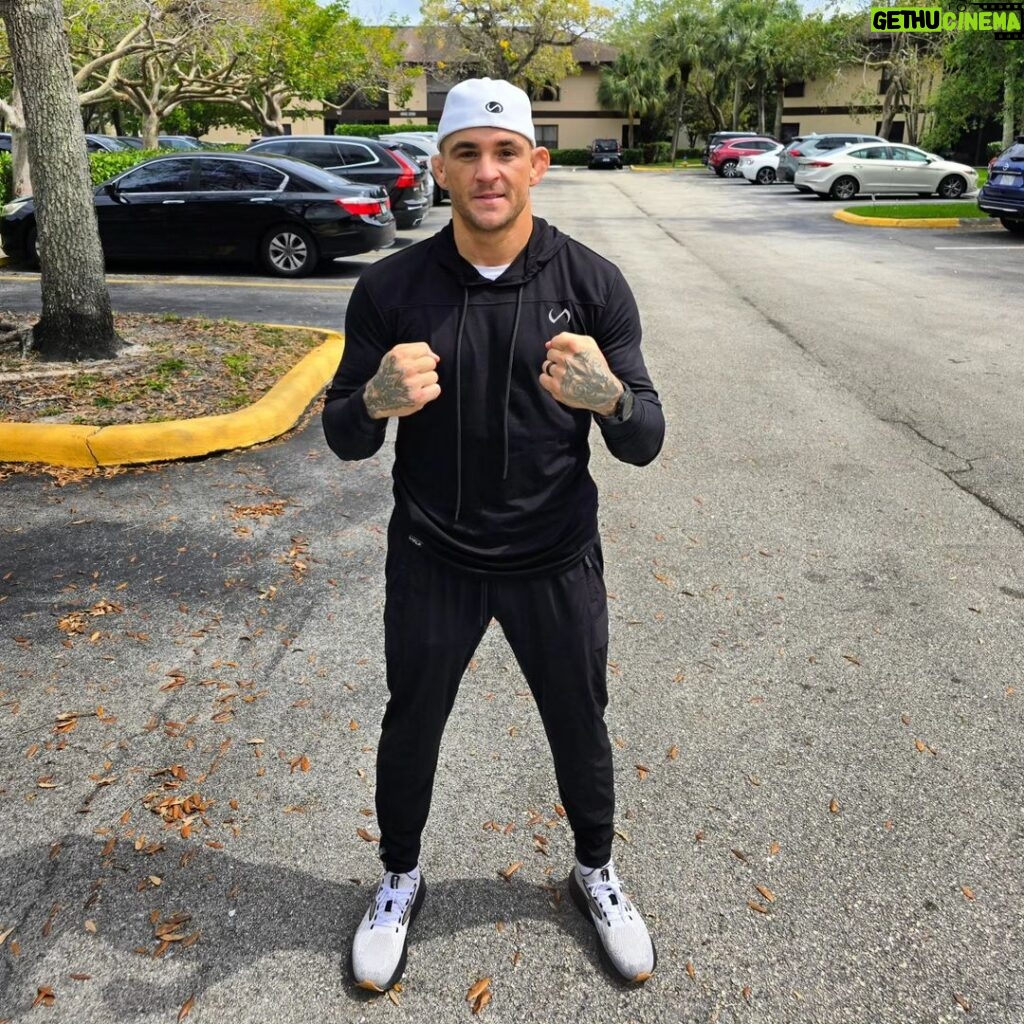 Dustin Poirier Instagram - 5 miles done! Fight week is upon us!!!!💎 @tlfapparel #PaidInFull #ElDiamante #Victory #ufc299 Coconut Creek, Florida
