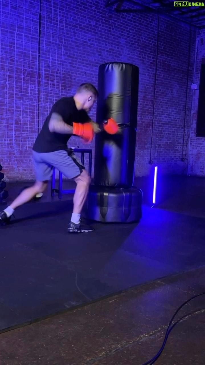 Dustin Poirier Instagram - Testing out some stuff @everlast @samsungmobileusa Dallas, Texas