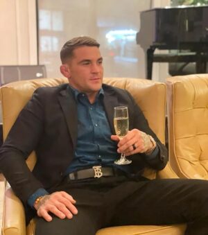Dustin Poirier Instagram - I'd rather get the check than the credit!- JR

@robertgrahamnyc 

#PaidInFull #ElDiamante