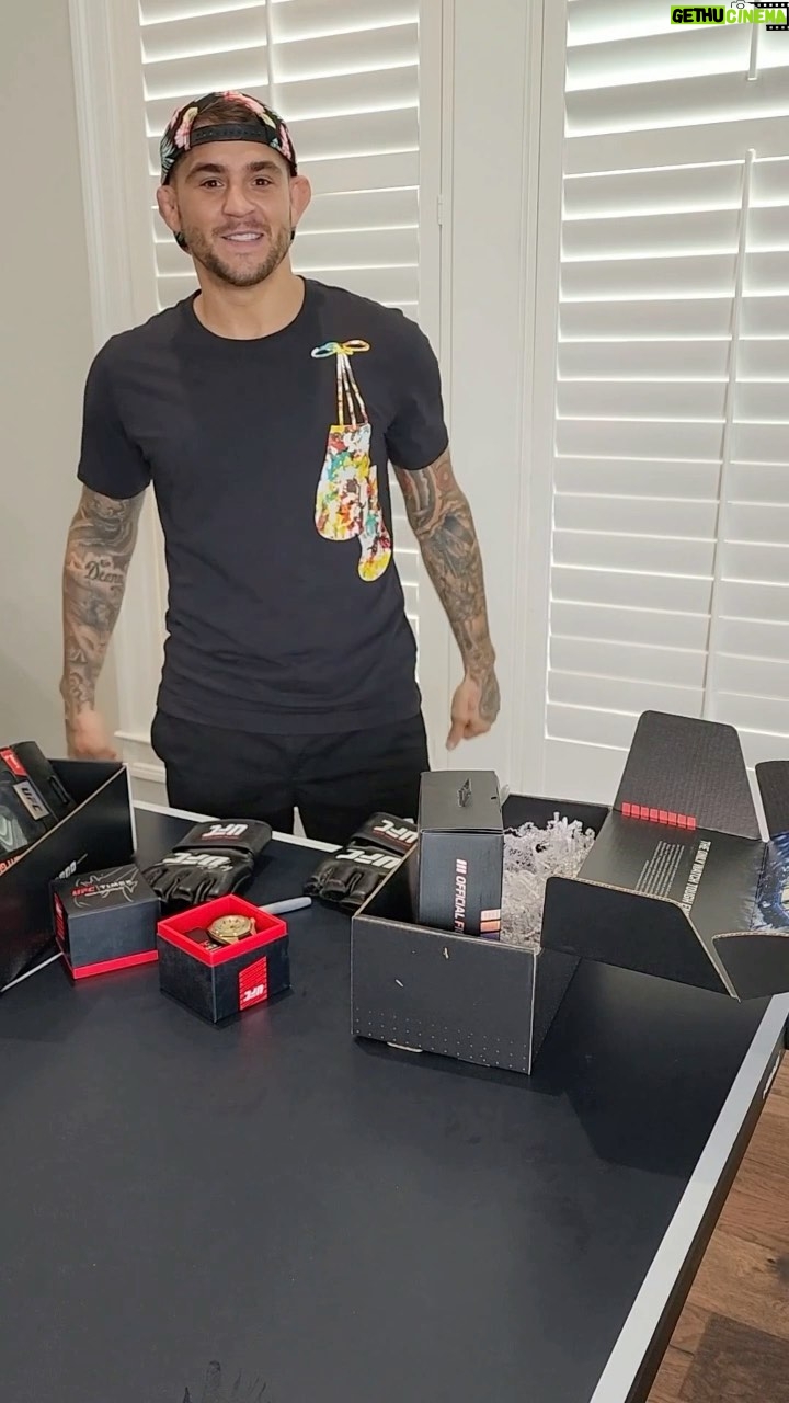 Dustin Poirier Instagram - ๐๐๐๐๐๐ช๐๐ ๐ฃ โฃ โฃ This weekend only, weโre giving away two Timex x UFC watches that come in boxes signed by @dustinpoirier himself, PLUS 2 pairs of signed @UFC gloves. ๐คฉ โฃ โฃ To enter:โฃ ๐ฅ Follow @Timex and @dustinpoirier โฃ ๐ฅ Tag a friend in the comments who loves UFCโฃ ๐ฅ Like and share this post to Stories for bonus points โฃโฃโฃ โฃ ๐๐ญ๐ญ ๐ฆ๐ฏ๐ต๐ณ๐ช๐ฆ๐ด ๐ข๐ณ๐ฆ ๐ด๐ถ๐ฃ๐ซ๐ฆ๐ค๐ต ๐ต๐ฐ ๐๐ฑ๐ฐ๐ฏ๐ด๐ฐ๐ณโ๐ด ๐๐ฆ๐ณ๐ฎ๐ด ๐ข๐ฏ๐ฅ ๐๐ฐ๐ฏ๐ฅ๐ช๐ต๐ช๐ฐ๐ฏ๐ด, ๐ธ๐ฉ๐ช๐ค๐ฉ ๐ค๐ข๐ฏ ๐ฃ๐ฆ ๐ง๐ฐ๐ถ๐ฏ๐ฅ ๐ข๐ต ๐ฃ๐ช๐ต.๐ญ๐บ/2๐๐1๐๐๐. 2 ๐ธ๐ช๐ฏ๐ฏ๐ฆ๐ณ๐ด ๐ธ๐ช๐ญ๐ญ ๐ฃ๐ฆ ๐ข๐ฏ๐ฏ๐ฐ๐ถ๐ฏ๐ค๐ฆ๐ฅ ๐ฐ๐ฏ ๐๐ฐ๐ฏ๐ฅ๐ข๐บ, ๐๐ฆ๐ค๐ฆ๐ฎ๐ฃ๐ฆ๐ณ 19 ๐ช๐ฏ ๐ฐ๐ถ๐ณ ๐๐ต๐ฐ๐ณ๐ช๐ฆ๐ด.โฃโฃโฃโฃโฃโฃโฃโฃโฃโฃโฃโฃโฃ โฃ Good luck! โฃ โฃ #Timex #Giveaway #UFC
