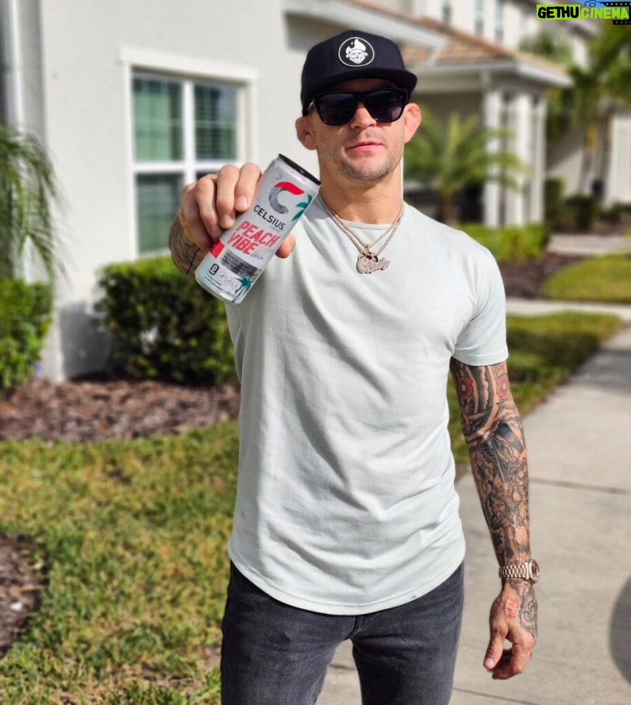 Dustin Poirier Instagram - Happy New Year from the sunshine state! @celsiusofficial 💪 Orlando, Florida