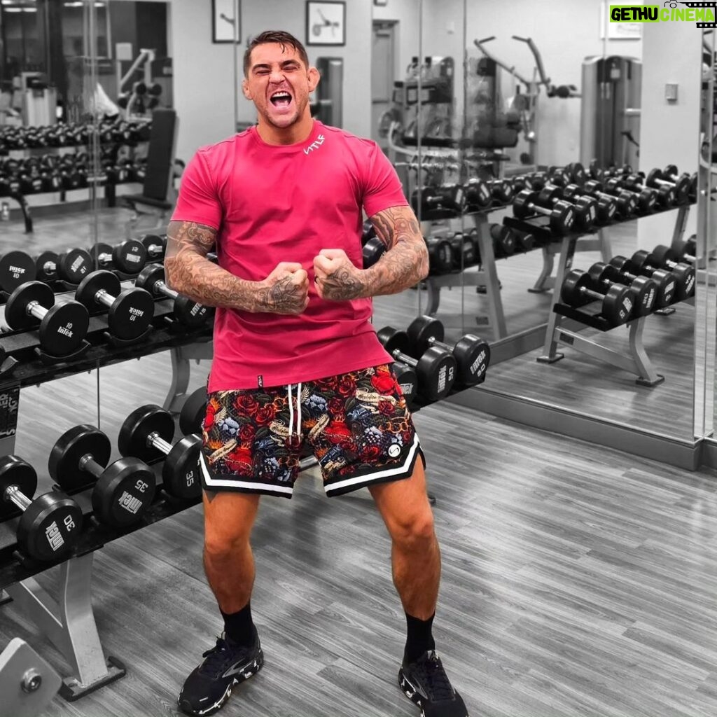 Dustin Poirier Instagram - Hotel gym pump 💪 @tlfapparel #PaidInFull #ElDiamante New York City