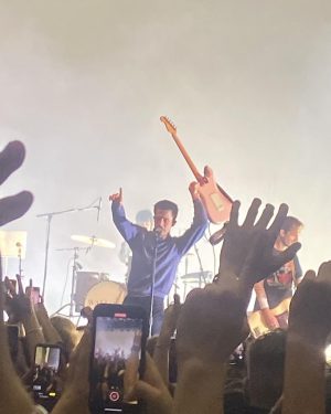 Dylan Minnette Instagram - 🎶🎼🎵 𝑀𝓊𝓈𝒾𝒸
𝓈𝓅𝑒𝒶𝓀𝓈 𝓌𝒽𝑒𝓇𝑒 𝓌𝑜𝓇𝒹𝓈 𝒻𝒶𝒾𝓁 ✨