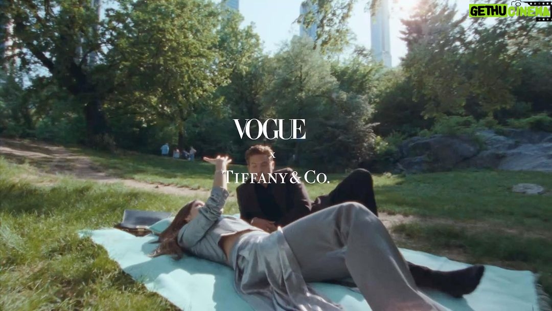 Dylan Sprouse Instagram - I’m not used to getting gifts this nice, thanks for letting us run around the new landmark store @tiffanyandco . @voguemagazine #ad