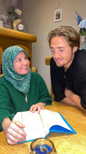 Dylan Thiry Instagram - On vous souhaite à tous et à toutes un bon ramadan en famille Insh’Allah 🤲🏽

J - 2 ✈️ 🕋