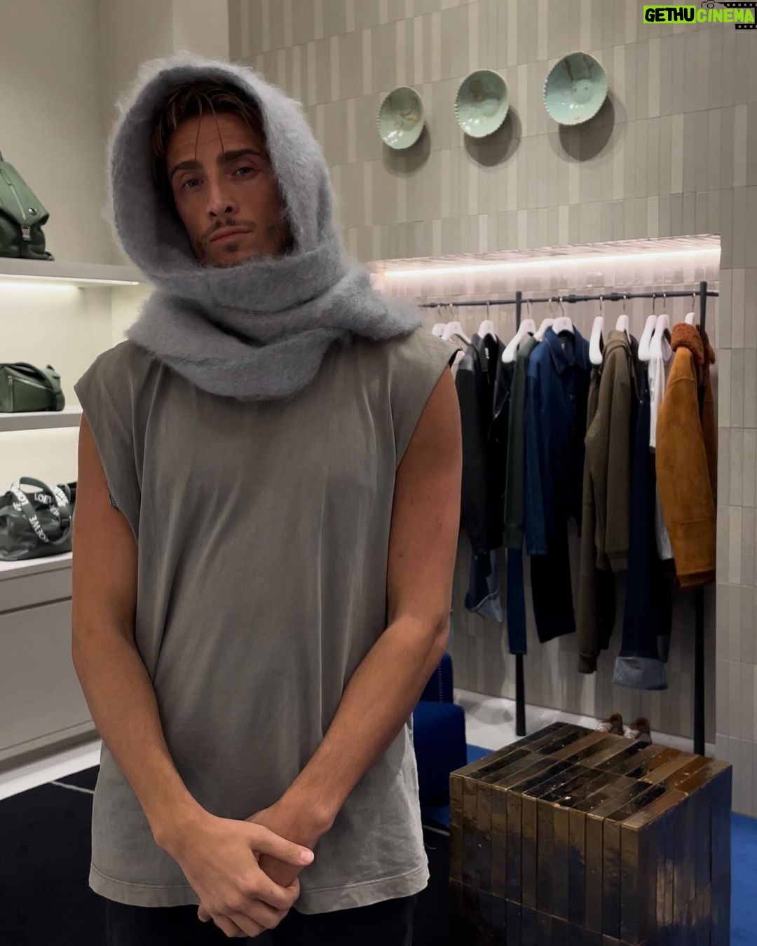 Dylan Thiry Instagram - Al Salam Aleykoum Everyone 🤍🤍🤍 Dubai, United Arab Emirates