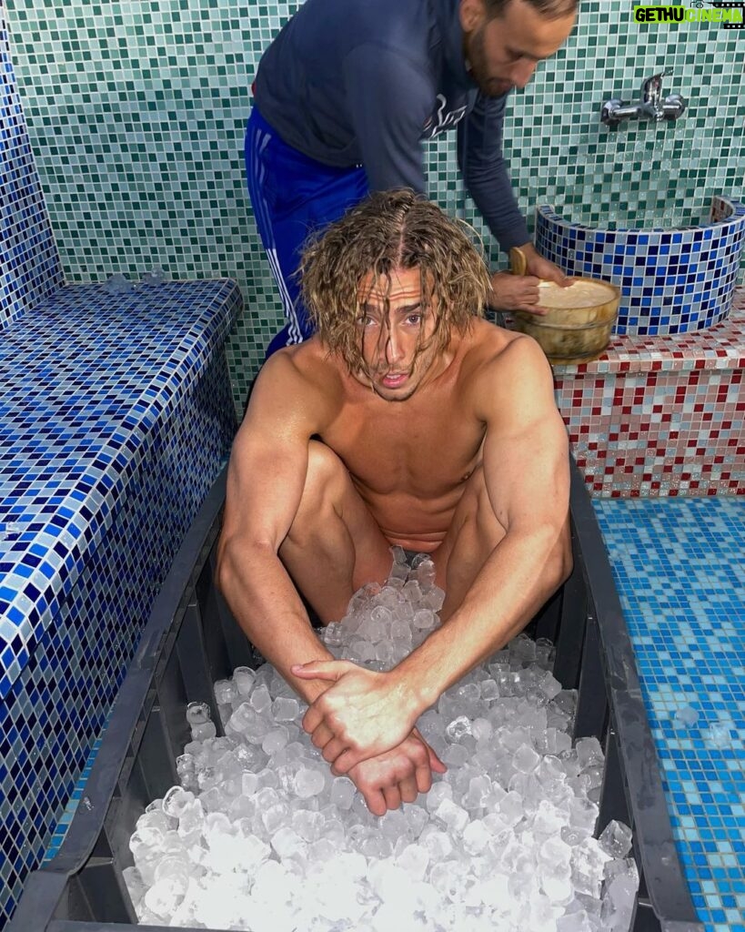 Dylan Thiry Instagram - J-4 Avant le combat 🥊 Rien de mieux qu’un bain de glace pour récupérer ! 🧊🧊🧊 Tek Boxing Gym