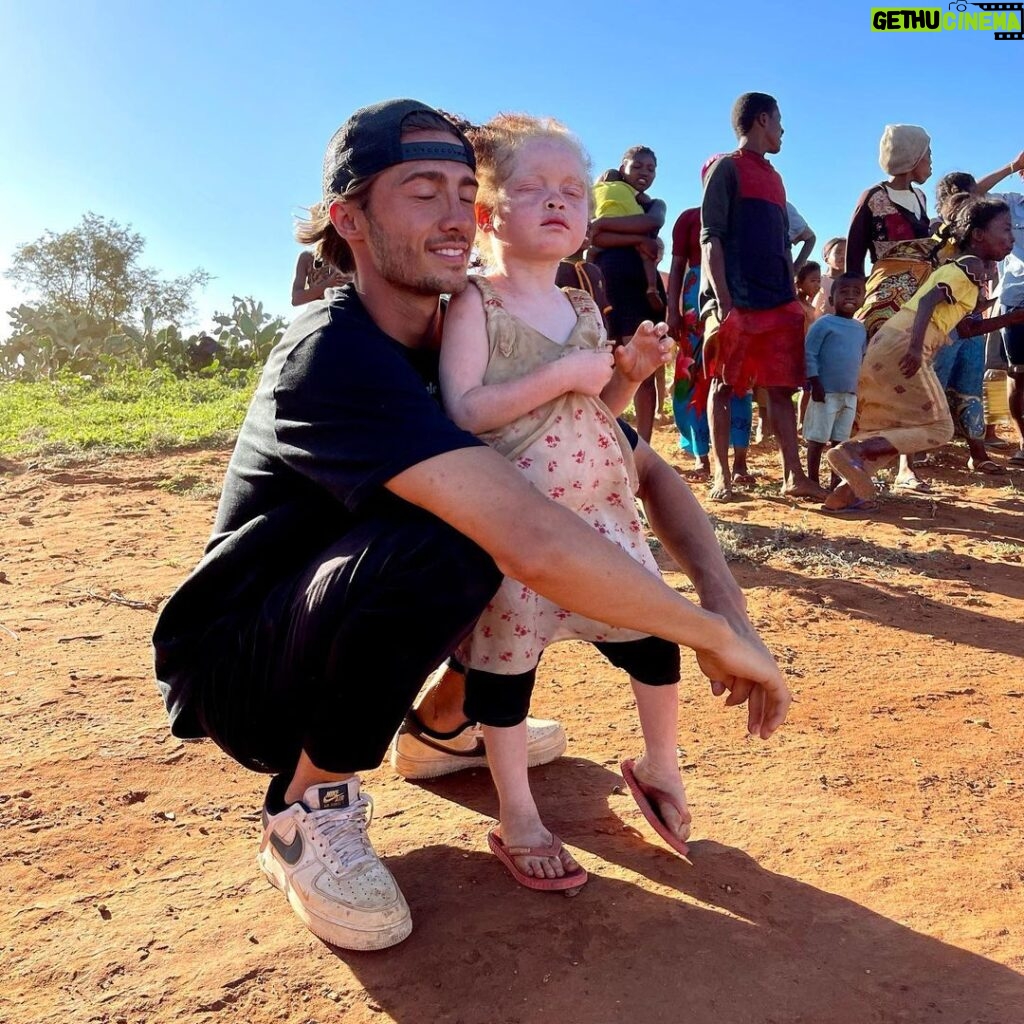 Dylan Thiry Instagram - Ferme les yeux et imagine toi…@pournosenfants.ong Madagascar