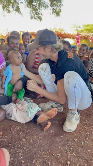 Dylan Thiry Instagram - Bon vendredi à tous mes frères et sœurs… Malheureusement là où je me trouve il n’y a pas de Mosquée mais en tout cas on œuvre pour Allah chaque jour qu’il fait Insh’Allah 🤲🏼 @pournosenfants.ong