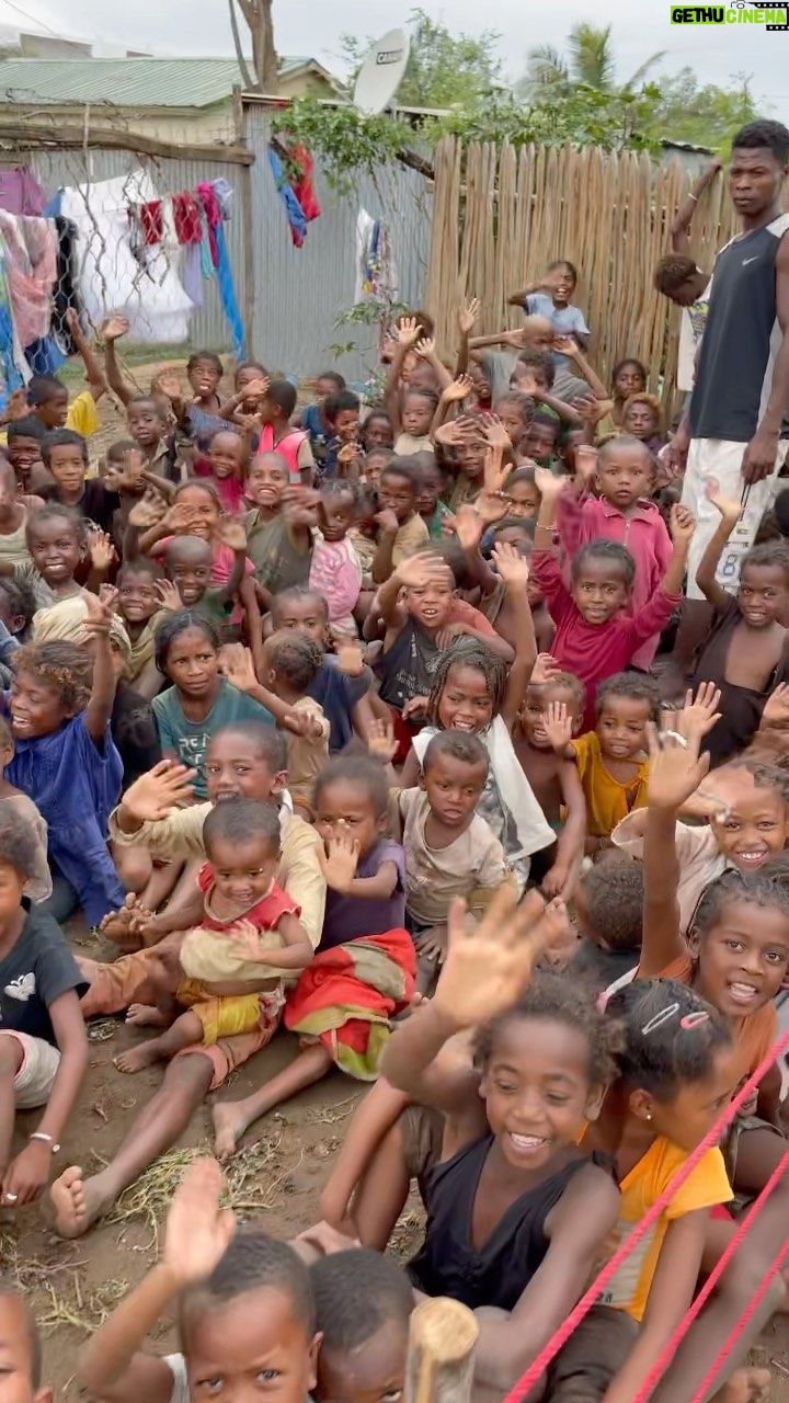 Dylan Thiry Instagram - 600-700 enfants ont un repas chaud chaque jour grΓ’ce Γ vous ππ½ππΎππΏ @pournosenfants.ong π Madagascar