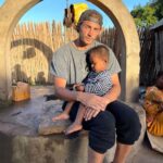 Dylan Thiry Instagram - Je rêve d’un monde meilleur, d’un monde où l’égalité existe vraiment, où les humains sont solidaires. Jessaye d’apporter ma pierre à l’édifice avec l’influence que l’on m’a attribué… Il me tient à coeur de transmettre au monde de la meilleure des façons ces messages de solidarité, d’entraide pour influencer la nouvelle génération. Nous portons tous un message, nous avons tous le pouvoir de donner un sourire, d’être l’auteur de gestes désintéressés. Voilà pourquoi l’association pour nos enfants a été créée ! @pournosenfants.ong Nous sommes tous humains mais il existe peu d’humanité. Changeons les choses tant que cela est encore possible. Faisons bouger les choses ensembles ! @pournosenfants.ong 🌍 Madagascar