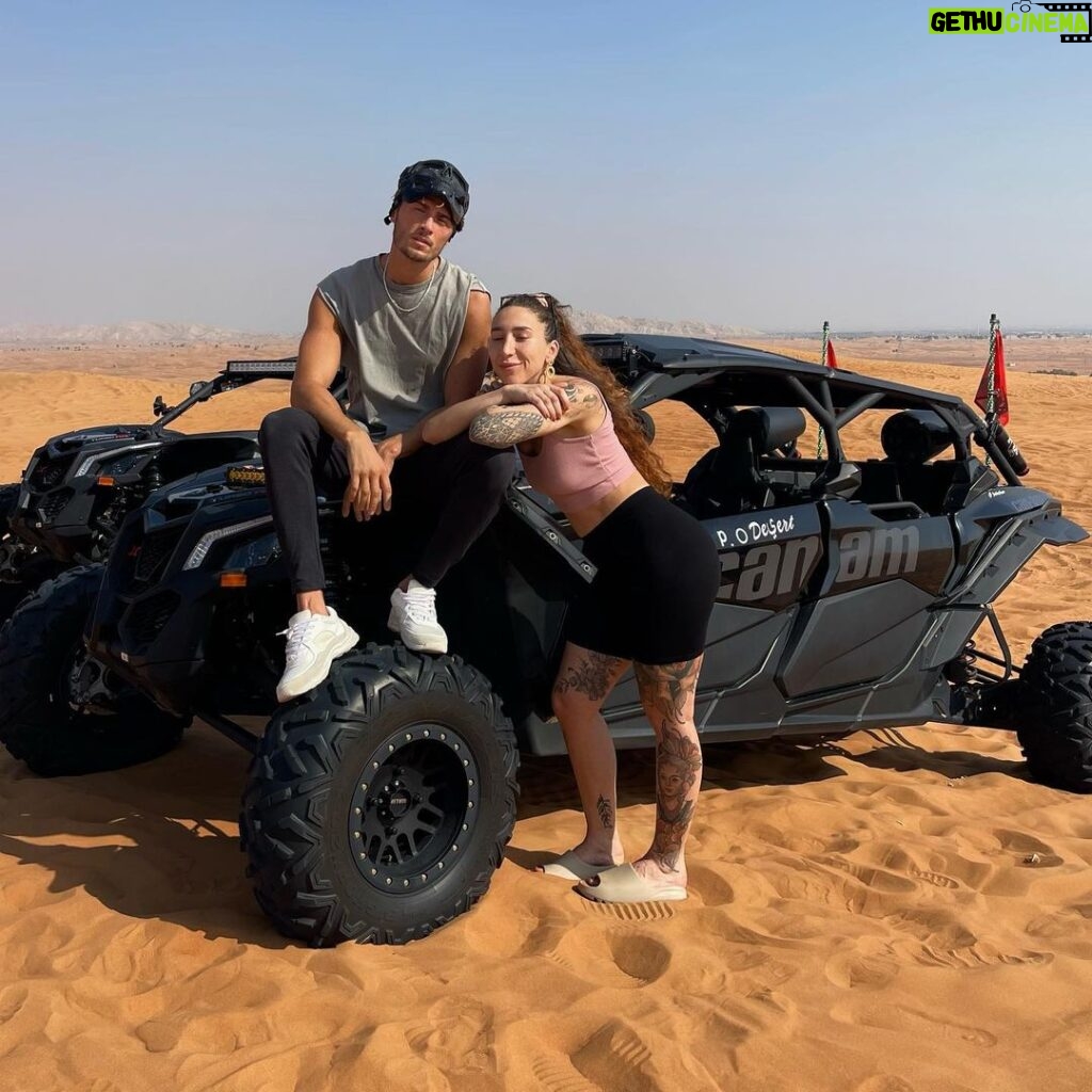 Dylan Thiry Instagram - Les meilleurs moments d’une vie sont ceux en famille @noe.tattooart 🏜️ Merci pour l’accueil : @vip.o_desert.dxb 🇦🇪 Dubai Desert Safari