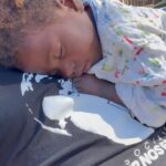 Dylan Thiry Instagram - Très mauvaise nouvelle nous devons mettre fin au chantier c’est l’heure de la sieste 😂😍😴🥺💤🍼 @pournosenfants.ong Madagascar