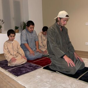 Dylan Thiry Instagram - À tous les musulmans et musulmanes, je vous souhaite une bonne fête de ramadan et que nos vœux soient accordés par le tout puissant Allah. Inshallah 👏🏻

Je saisis l’opportunité aussi pour vous présenter pardon au cas où je vous aurais blessé volontairement ou involontairement. 
Nous remercions Dieu d’avoir passé ce mois béni et qu’il nous réserve son immense paradis inshallah. 
Bonne fête de l’Aïd à tous mes frères et soeurs. ❤️