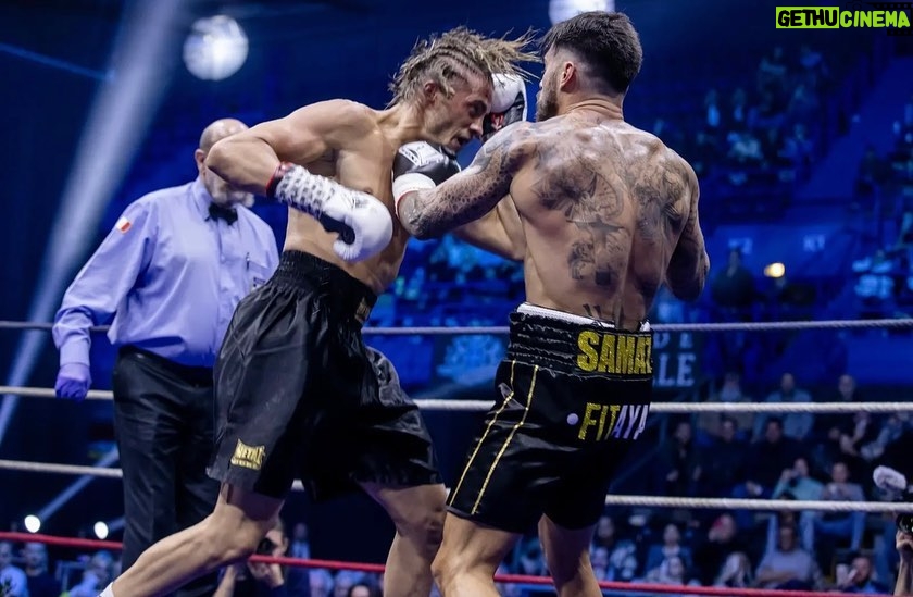 Dylan Thiry Instagram - La plus grande gloire n'est pas de ne jamais tomber, mais de se relever à chaque chute. 🥊 Palais des sports de Marseille