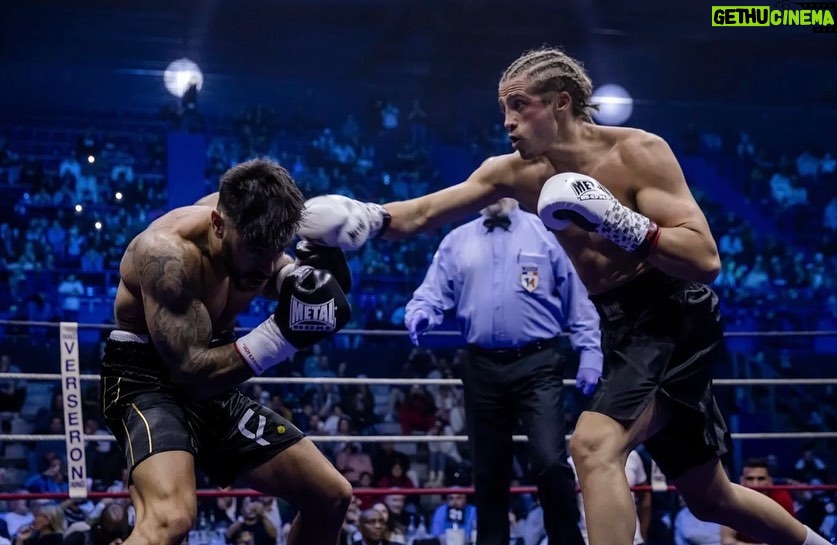 Dylan Thiry Instagram - La plus grande gloire n'est pas de ne jamais tomber, mais de se relever à chaque chute. 🥊 Palais des sports de Marseille