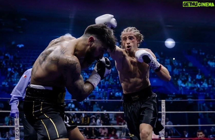 Dylan Thiry Instagram - La plus grande gloire n'est pas de ne jamais tomber, mais de se relever à chaque chute. 🥊 Palais des sports de Marseille