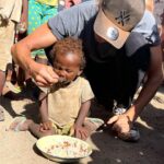 Dylan Thiry Instagram - 36 jours sur le territoire de Madagascar… 36 jours intenses et si inoubliables ! Ils sont marqués en moi à jamais. Ces moments, ces sourires, la peur parfois…. Mon coeur a souvent été déchiré face à certaines scènes dont j’ai été témoin. 💔 J’aurais tant aimé demeurer encore là bas plus longtemps… mais ma vie personnelle me rattrape… mon arrière-grand-mère ne sort plus de son lit. La construction de la maison de ma maman est en cours depuis mon départ et je me dois d’être sur place pour finaliser certains points. Pour veiller et m’assurer que tout se déroule convenablement. Ma santé aussi Mon travail a été mis de côté pendant un mois, il est temps de reprendre du service. Mais une chose est sûre, je reviendrai plus fort que jamais avec une équipe solide que je vais constituer dans les prochains jours. @pournosenfants.ong Ce n’est pas un adieu, ce n’est pas un « au revoir », c’est un « à bientôt ». Merci Allah de m’avoir protégé durant ce voyage humanitaire 🤲🏼 Al Hamdoulillah je rentre en vie auprès de ma famille… Merci à vous tous ! A tout ceux qui m’ont suivis durant ce voyage humanitaire vous avez été ma force, mon soutien et ma protection sur ce voyage et surtout merci au peuple Malgache de m’avoir ouvert les portes de chez vous, de m’avoir si bien accueilli dans votre pays. 🤲🏼 Vous êtes peut être le 4ieme pays le plus défavorisé du monde, mais vous êtes un des pays les plus riches du coeur. ❤️ Je vous aime, et à jamais vous êtes gravés en moi. LOVE YOU MADAGASCAR 🇲🇬 Est-ce que je suis fier de moi ? Je ne sais pas.. J’aurais tant aimé faire encore plus… Ce n’est pas assez ! Ce n’est pas suffisant car ils méritent plus. Est-ce que je vais revenir Madagascar ? Oui c’est une certitude et une promesse du coeur. J’ai une équipe, une petite fille et des milliers d’enfants qui comptent sur nous aujourd’hui ! 👧🏽👶🏼🧒🏾 Une phrase de fin ? Non. Ce n’est pas la fin. Ces enfants n’ont pas besoin de nous demain, ils avaient besoin de nous hier. 🌍 @pournosenfants.ong