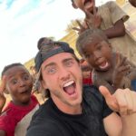 Dylan Thiry Instagram – Avec mes gars, nous on est ensemble ça bouge pas 👊🏾😍 @pournosenfants.ong merci beaucoup Madagascar