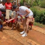 Dylan Thiry Instagram – Allier plaisir et voyage, aventure et don de soi, découvertes et partage dans un pays comme Madagascar c’est incroyable ! 🥰❤️ @pournosenfants.ong