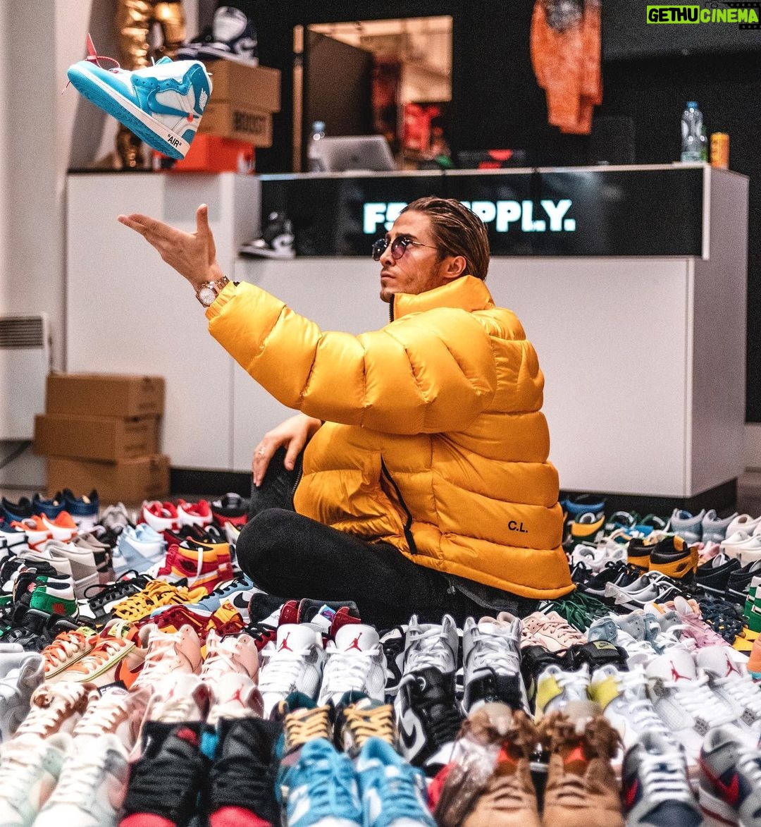 Dylan Thiry Instagram - #CONCOURS 🎁 On a une grosse surprise pour vous, avec @f5supply on a décidé de vous faire gagner 3 bon d’achats ! 2 x 500€ + 1 x 1000€ à dépenser dans nos 3 magasins 📍Platesteen 12 , 1000 Bruxelles 📍Avenue Louise 27 , 1060 Saint-Gilles 📍Kustlaan 213 , 8300 Knokke-Heist Pour participer 📲 - FOLLOW @f5supply & @dylanthiry + tag 2 amis en commentaire ✅ 🎁 BONUS : Pour plus de chance , reposter la photo en nous identifiant dans ta story BONNE CHANCE À TOUS 🙏🏼