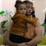 Dylan Thiry Instagram - Je ne garderais que le meilleur de mes voyages humanitaires… 🌍 Chaque voyage est une nouvelle expérience, l’occasion de faire de nouvelles rencontres et je me rends compte à quel point j’ai la chance d’être en bonne santé, de pouvoir manger à ma faim, d’avoir ma mère et mon père en bonne santé et encore présents malgré nos différents parfois. Dieu est au contrôle et même s’il y a des coups bas qui peuvent m’arriver durant certain voyage, chaque obstacle est une expérience à prendre, quoiqu’il devienne je continuerai à venir en aide aux personnes les plus démunis peut importe leur pays ou leurs origines. Nous avons tous un rôle sur terre et moi je ne peux demeurer humain sans exprimer mon humanité envers ceux qui sont dans le besoin. Amine 🤲🏼 Morocco