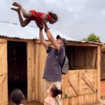 Dylan Thiry Instagram - Nous sommes très fier de vous annoncer que la maison de la petite famille est terminé. 😍🏠 @pournosenfants.ong Madagascar