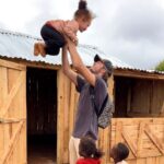 Dylan Thiry Instagram - Nous sommes très fier de vous annoncer que la maison de la petite famille est terminé. 😍🏠 @pournosenfants.ong Madagascar