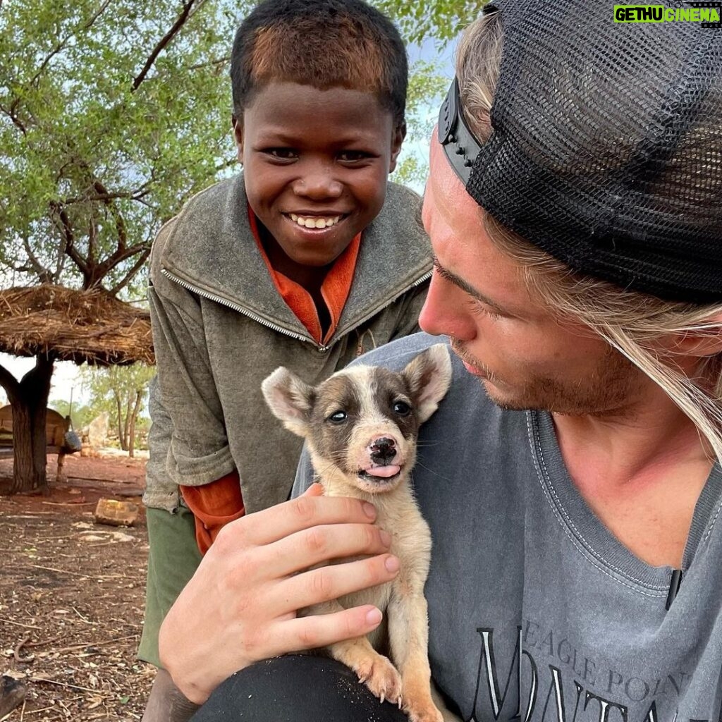 Dylan Thiry Instagram - On oublie pas les animaux de Madagascar 🐶 @pournosenfants.ong