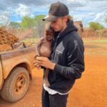 Dylan Thiry Instagram - Je promets de ne pas te lâcher mon garçon je suis avec toi et à tes côtés même si le monde s’y oppose ! @pournosenfants.ong 🌍