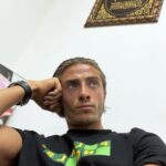 Dylan Thiry Instagram - Je ne garderais que le meilleur de mes voyages humanitaires… 🌍 Chaque voyage est une nouvelle expérience, l’occasion de faire de nouvelles rencontres et je me rends compte à quel point j’ai la chance d’être en bonne santé, de pouvoir manger à ma faim, d’avoir ma mère et mon père en bonne santé et encore présents malgré nos différents parfois. Dieu est au contrôle et même s’il y a des coups bas qui peuvent m’arriver durant certain voyage, chaque obstacle est une expérience à prendre, quoiqu’il devienne je continuerai à venir en aide aux personnes les plus démunis peut importe leur pays ou leurs origines. Nous avons tous un rôle sur terre et moi je ne peux demeurer humain sans exprimer mon humanité envers ceux qui sont dans le besoin. Amine 🤲🏼 Morocco