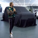 Dylan Thiry Instagram - Hâte de vous faire découvrir ma nouvelle voiture à votre avis j’ai choisi quoi ? 🥰😍 Luxury Lounge