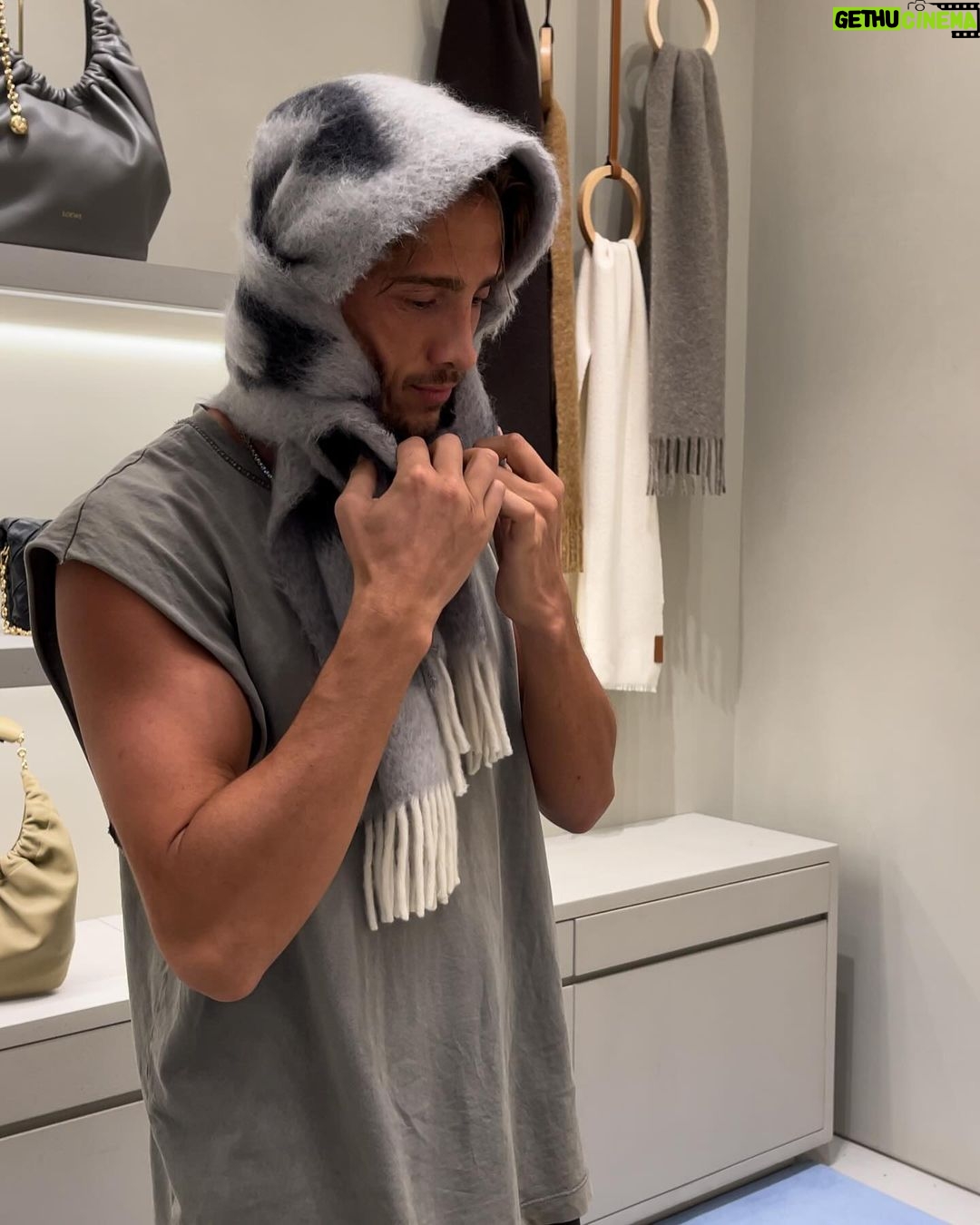 Dylan Thiry Instagram - Al Salam Aleykoum Everyone 🤍🤍🤍 Dubai, United Arab Emirates