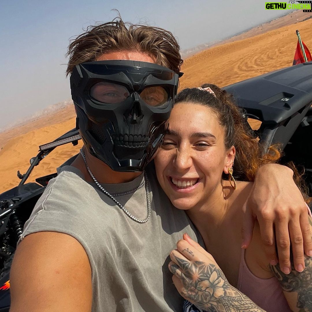 Dylan Thiry Instagram - Les meilleurs moments d’une vie sont ceux en famille @noe.tattooart 🏜️ Merci pour l’accueil : @vip.o_desert.dxb 🇦🇪 Dubai Desert Safari