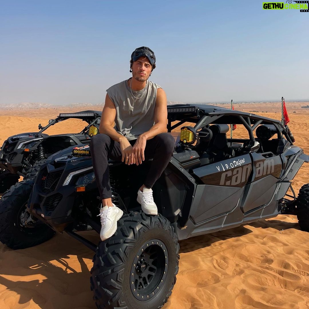 Dylan Thiry Instagram - Les meilleurs moments d’une vie sont ceux en famille @noe.tattooart 🏜️ Merci pour l’accueil : @vip.o_desert.dxb 🇦🇪 Dubai Desert Safari