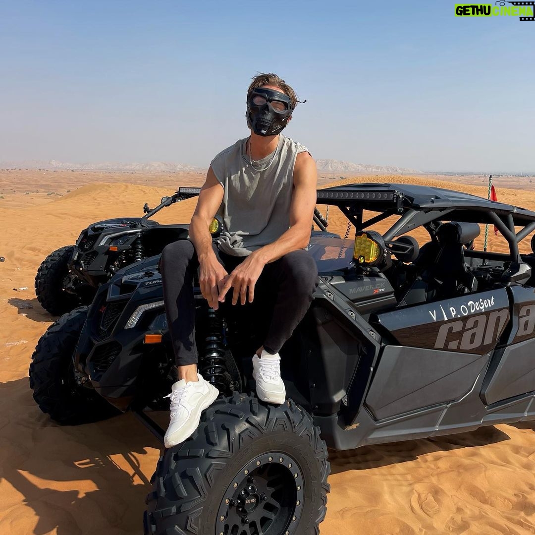 Dylan Thiry Instagram - Les meilleurs moments d’une vie sont ceux en famille @noe.tattooart 🏜️ Merci pour l’accueil : @vip.o_desert.dxb 🇦🇪 Dubai Desert Safari
