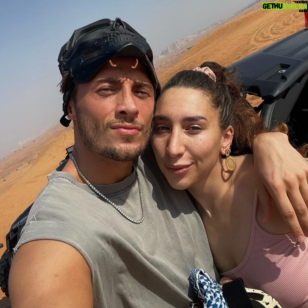 Dylan Thiry Instagram - Les meilleurs moments d’une vie sont ceux en famille @noe.tattooart 🏜 Merci pour l’accueil : @vip.o_desert.dxb 🇦🇪 Dubai Desert Safari