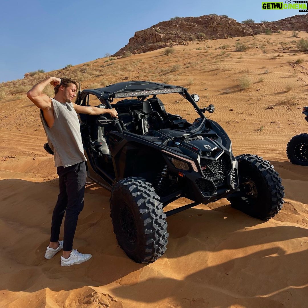 Dylan Thiry Instagram - Les meilleurs moments d’une vie sont ceux en famille @noe.tattooart 🏜️ Merci pour l’accueil : @vip.o_desert.dxb 🇦🇪 Dubai Desert Safari