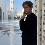 Dylan Thiry Instagram – Une journée à la mosquée d’Abou Dhabi 🕌 Mosquée Abu Dhabi