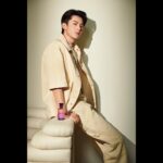 Dylan Wang Instagram - 柑橘的清新环绕开来, 檀香木被栀子花的芬芳引出几分沉醉的味道。@Louisvuitton “星之城市”City of Stars 古龙水，仿佛开启奇妙嗅觉体验。 #Louisvuitton #LVParfums