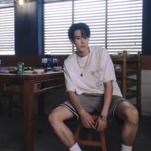 Dylan Wang Instagram - ⏰7⃣️👋