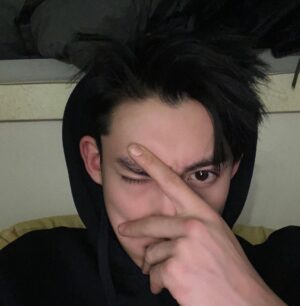 Dylan Wang Instagram - 一月👋 二月🏃🏻😏