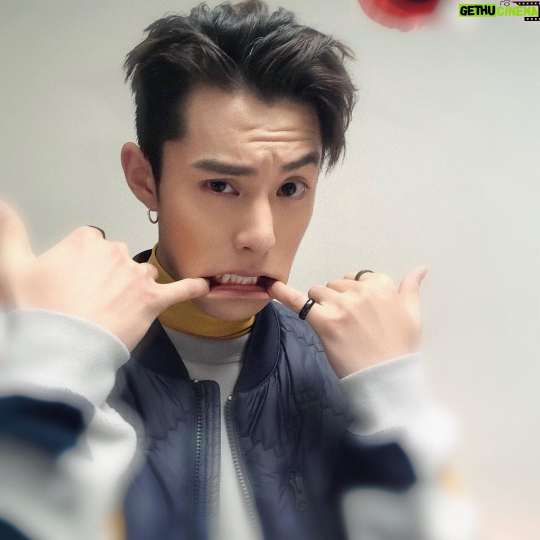 Dylan Wang - 843.4K Likes - 手动微笑